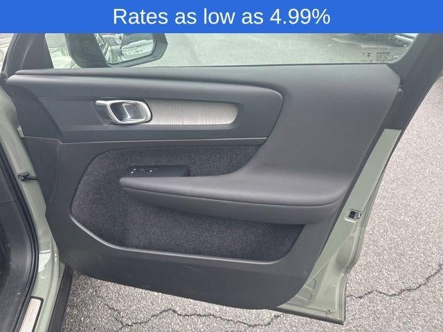 2023 Volvo XC40 B5 AWD Plus Dark Theme