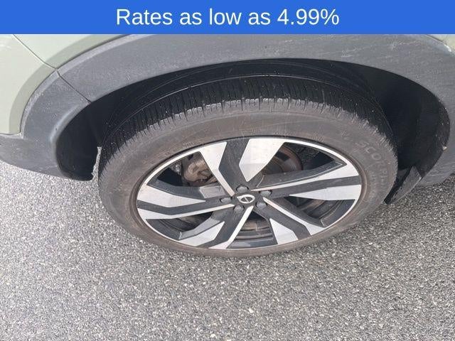 2023 Volvo XC40 B5 AWD Plus Dark Theme