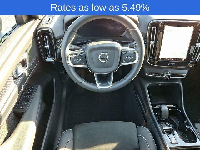 2023 Volvo XC40 B5 AWD Plus Dark Theme