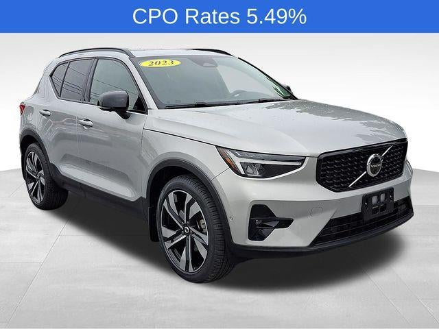 2023 Volvo XC40 B5 AWD Plus Dark Theme