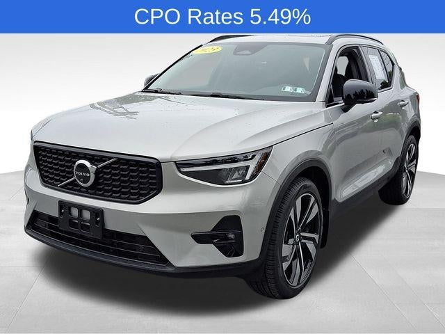 2023 Volvo XC40 B5 AWD Plus Dark Theme