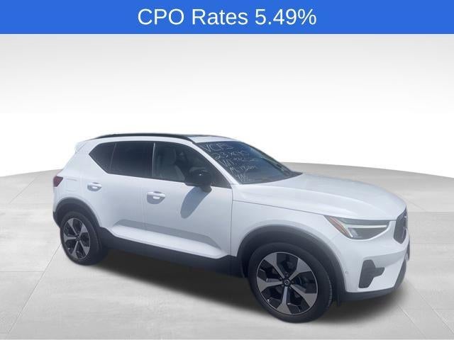 2023 Volvo XC40 B5 AWD Plus Dark Theme