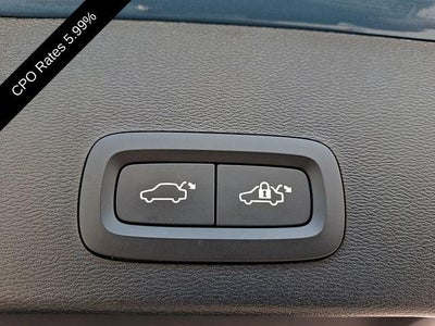 2023 Volvo XC40 B5 AWD Plus Dark Theme