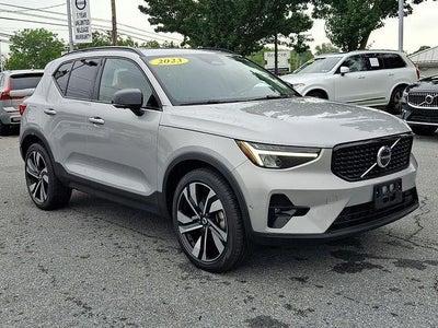 2023 Volvo XC40 B5 AWD Plus Dark Theme