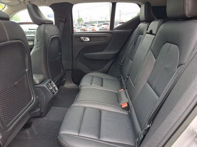 2023 Volvo XC40 B5 AWD Plus Dark Theme