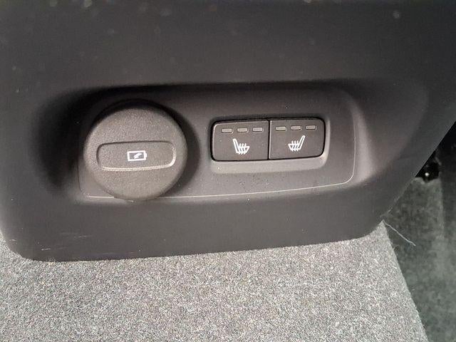 2023 Volvo XC40 B5 AWD Plus Dark Theme