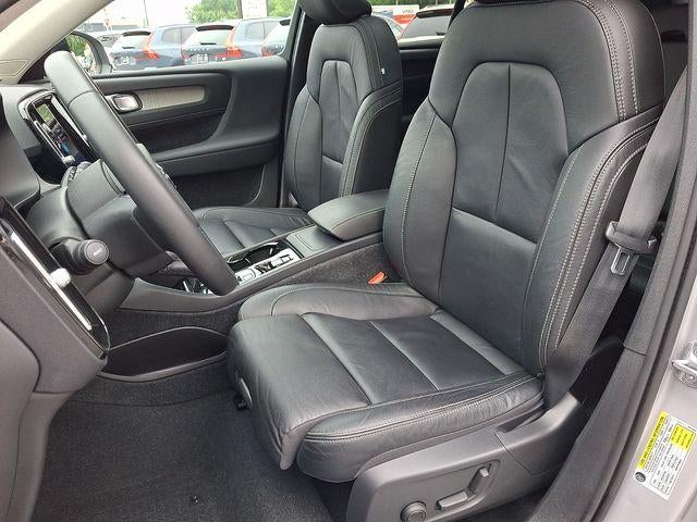 2023 Volvo XC40 B5 AWD Plus Dark Theme