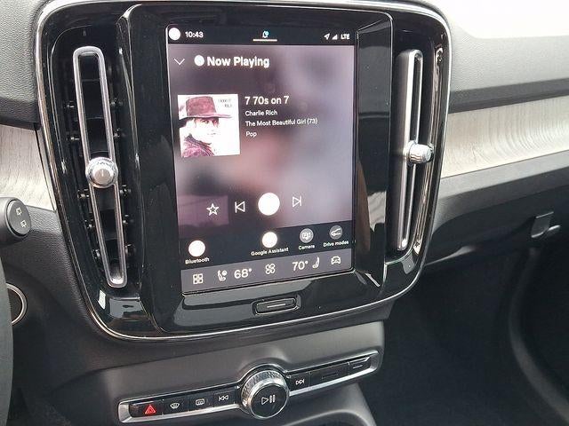 2023 Volvo XC40 B5 AWD Plus Dark Theme