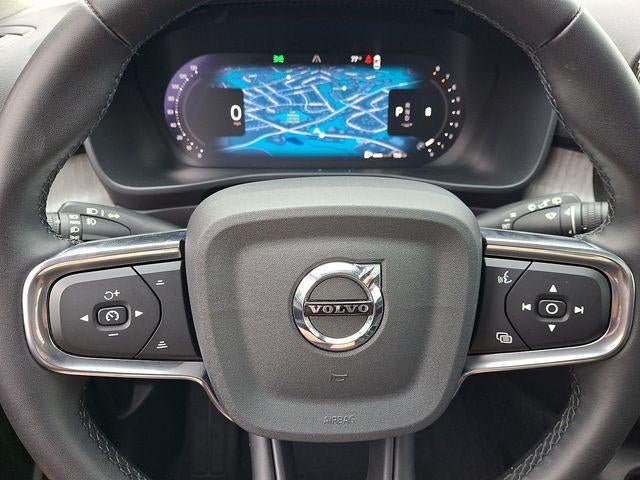 2023 Volvo XC40 B5 AWD Plus Dark Theme