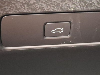 2023 Volvo XC40 B5 AWD Plus Dark Theme