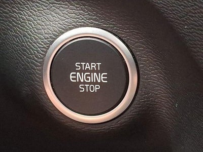 2023 Volvo XC40 B5 AWD Plus Dark Theme
