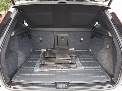 2023 Volvo XC40 B5 AWD Plus Dark Theme