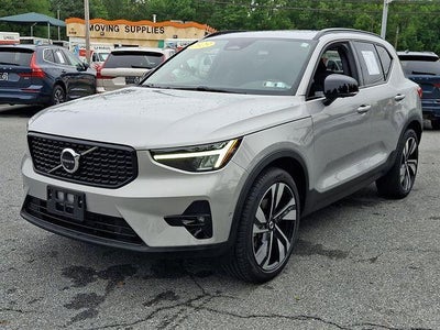 2023 Volvo XC40 B5 AWD Plus Dark Theme