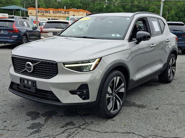 2023 Volvo XC40 B5 AWD Plus Dark Theme