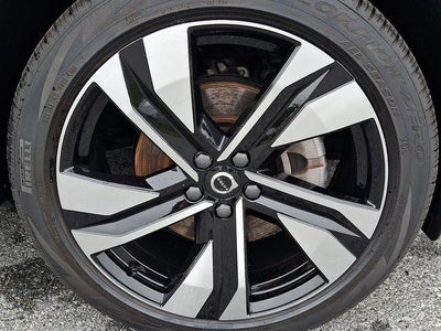 2023 Volvo XC40 B5 AWD Plus Dark Theme