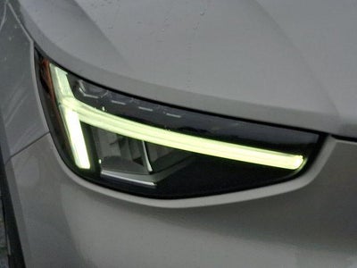 2023 Volvo XC40 B5 AWD Plus Dark Theme