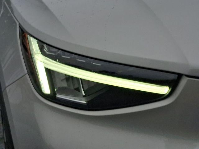 2023 Volvo XC40 B5 AWD Plus Dark Theme