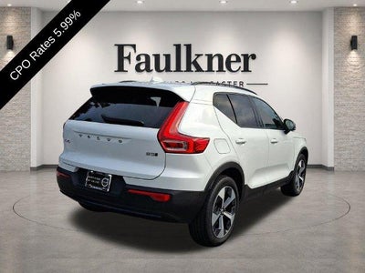 2023 Volvo XC40 B5 AWD Plus Dark Theme