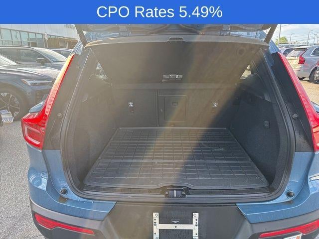 2023 Volvo XC40 B5 AWD Ultimate Dark Theme