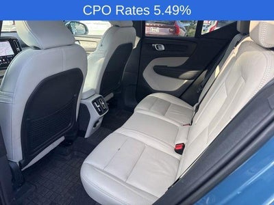 2023 Volvo XC40 B5 AWD Ultimate Dark Theme