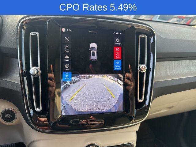 2023 Volvo XC40 B5 AWD Ultimate Dark Theme