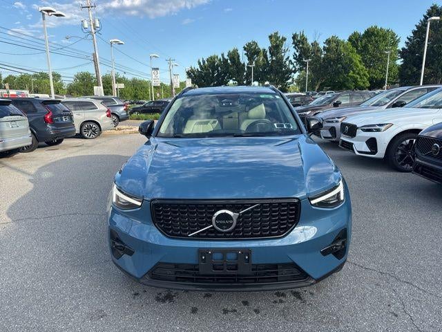 2023 Volvo XC40 B5 AWD Ultimate Dark Theme