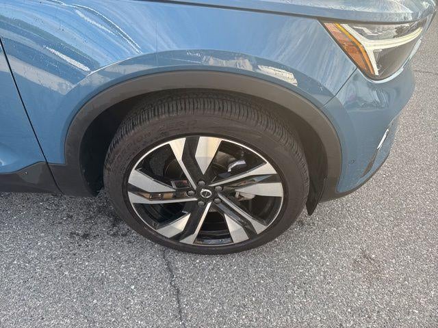 2023 Volvo XC40 B5 AWD Ultimate Dark Theme