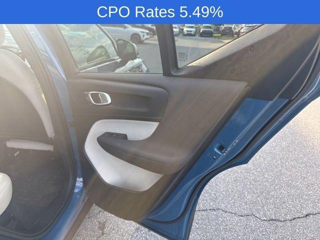 2023 Volvo XC40 B5 AWD Ultimate Dark Theme