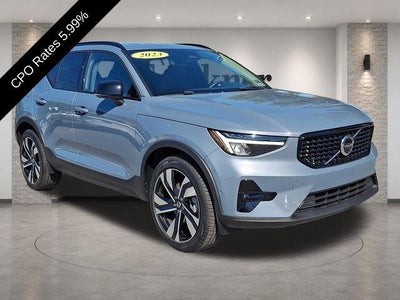 2023 Volvo XC40 B5 AWD Ultimate Dark Theme