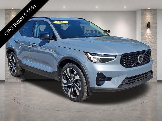 2023 Volvo XC40 B5 AWD Ultimate Dark Theme