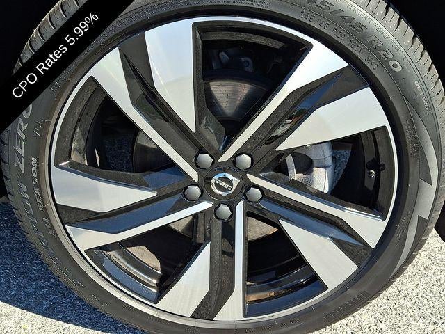 2023 Volvo XC40 B5 AWD Ultimate Dark Theme