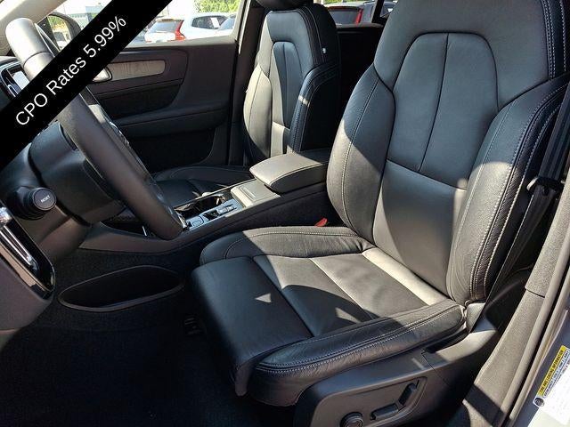 2023 Volvo XC40 B5 AWD Ultimate Dark Theme