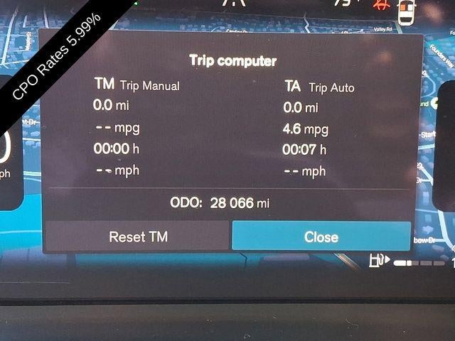 2023 Volvo XC40 B5 AWD Ultimate Dark Theme