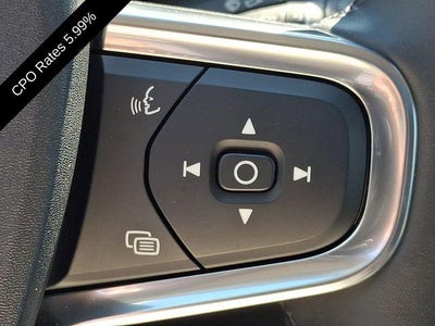 2023 Volvo XC40 B5 AWD Ultimate Dark Theme