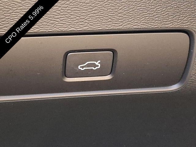 2023 Volvo XC40 B5 AWD Ultimate Dark Theme