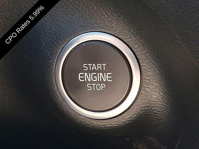 2023 Volvo XC40 B5 AWD Ultimate Dark Theme