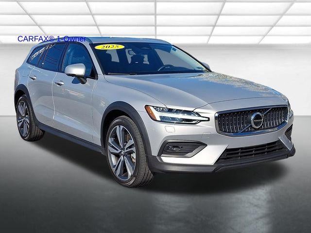 2025 Volvo V60 Cross Country B5 AWD Plus