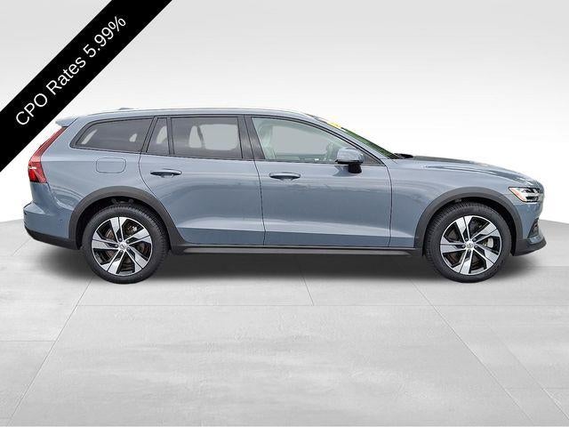 2024 Volvo V60 Cross Country B5 AWD Plus