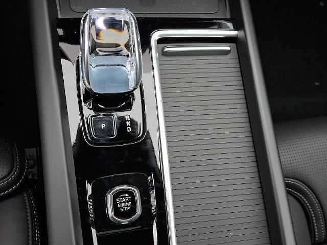 2026 Volvo XC60 B5 AWD Ultra Black Edition