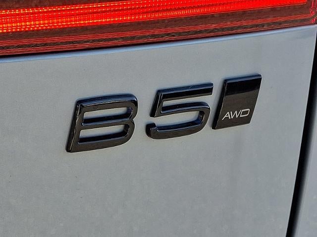 2026 Volvo XC60 B5 AWD Ultra Black Edition