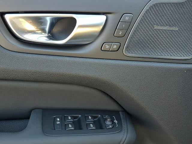 2026 Volvo XC60 B5 AWD Ultra Black Edition