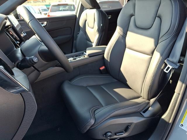 2026 Volvo XC60 B5 AWD Ultra Black Edition