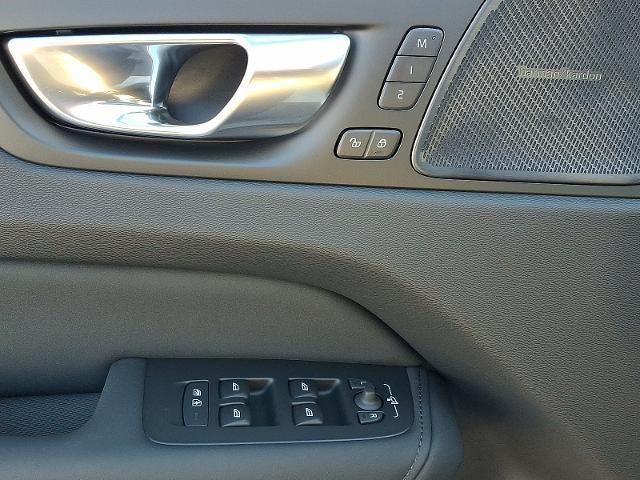 2026 Volvo XC60 B5 AWD Ultra Black Edition