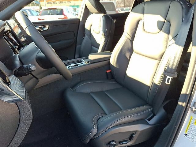 2026 Volvo XC60 B5 AWD Ultra Black Edition