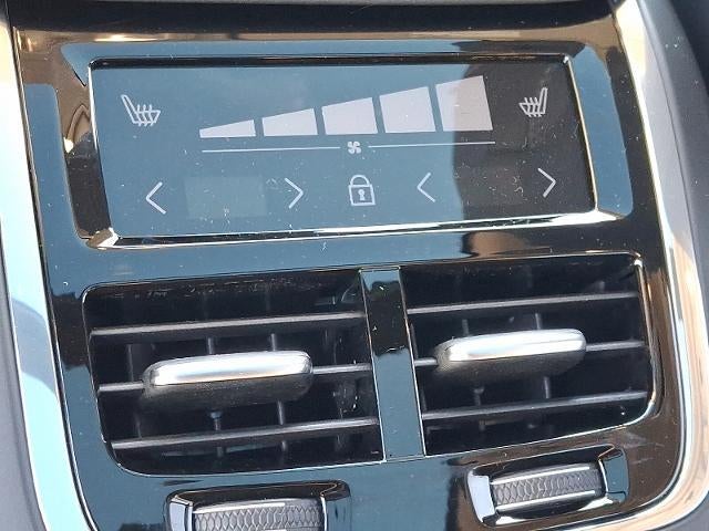 2026 Volvo XC60 B5 AWD Ultra