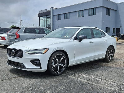 2024 Volvo S60 B5 FWD Core Dark Theme
