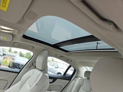 2023 Volvo S60 B5 AWD Plus Dark Theme