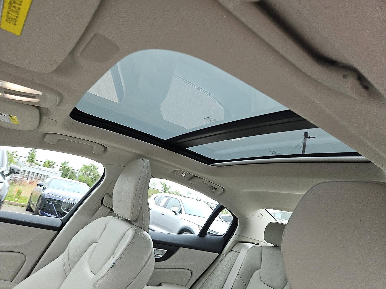 2023 Volvo S60 B5 AWD Plus Dark Theme