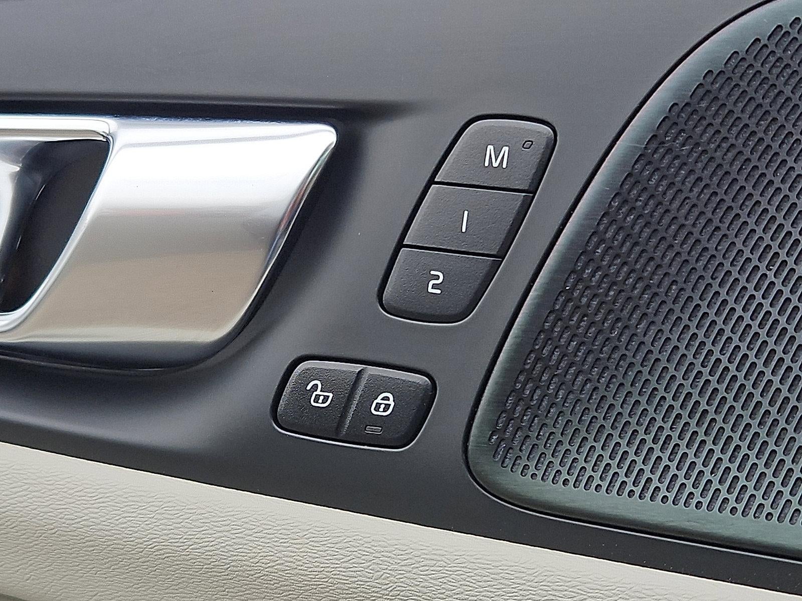 2023 Volvo S60 B5 AWD Plus Dark Theme
