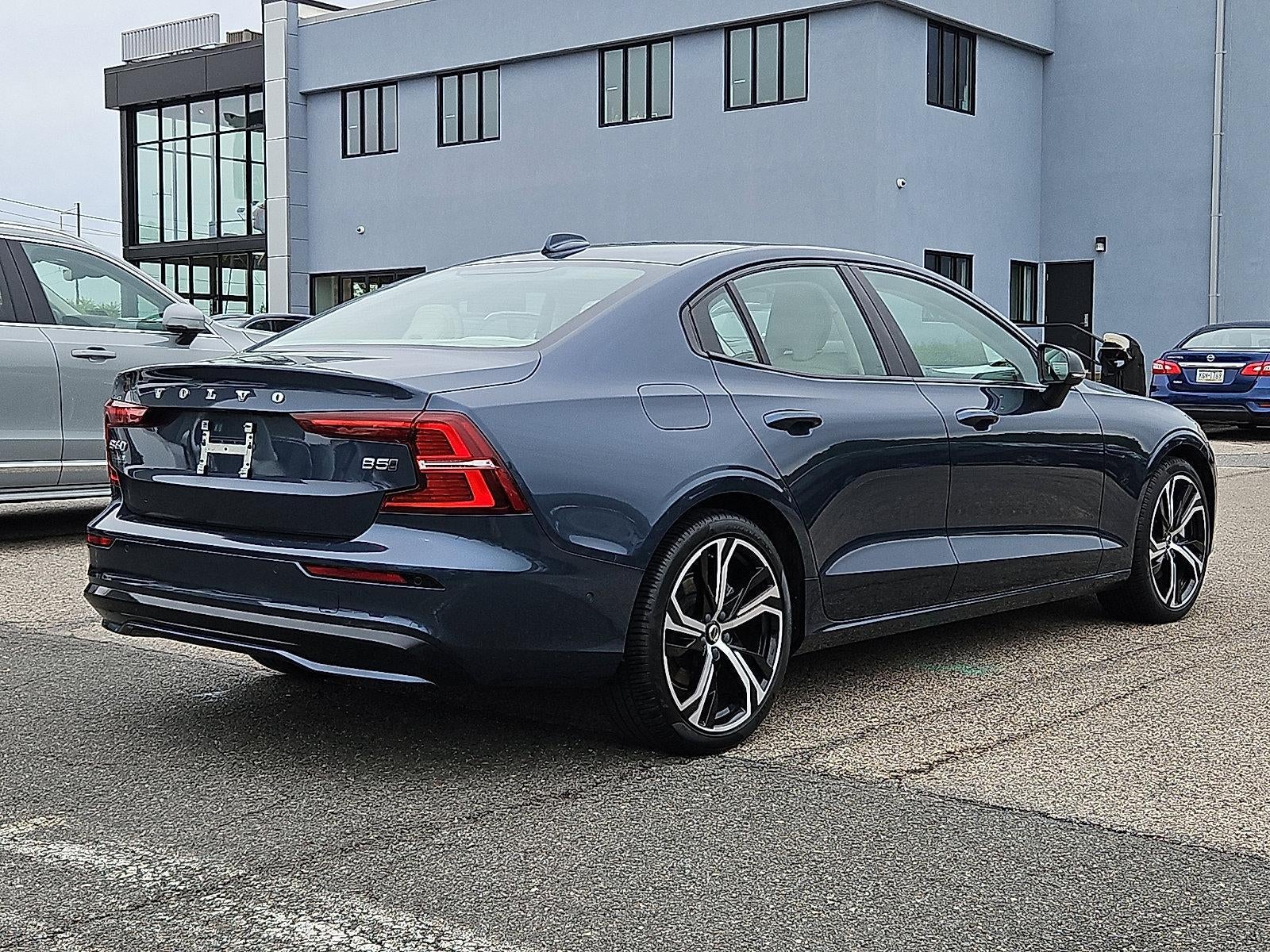 2023 Volvo S60 B5 AWD Plus Dark Theme